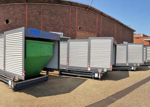 Containerstellplatz zur Lagerung von mehreren Containern mit Späne in Reihenaufstellung