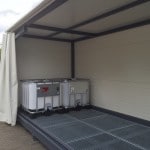 Abtropfstation Gefahrenlager für IBC-Container mit Auffangwanne und Gitterberostung