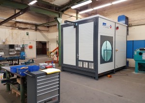 Mobiler Waschplatz in der Werkstatt des Kunden mit geschlossen Türen