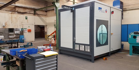 Mobiler Waschplatz in der Werkstatt des Kunden mit geschlossen Türen